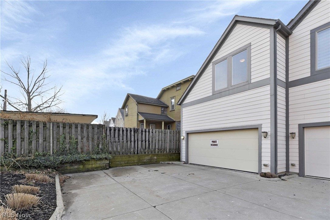 Rockpoirt Square Ph 02 - Residential