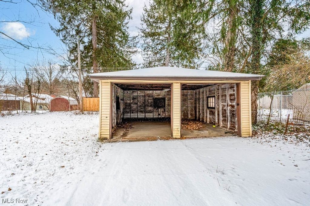 Photo of 3114 Neosho Road, Youngstown, OH 44511 (MLS # 5177092)