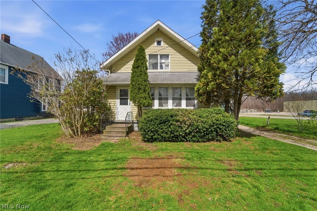 Photo of 284 W Main Road, Conneaut, OH 44030 (MLS # 5201315)