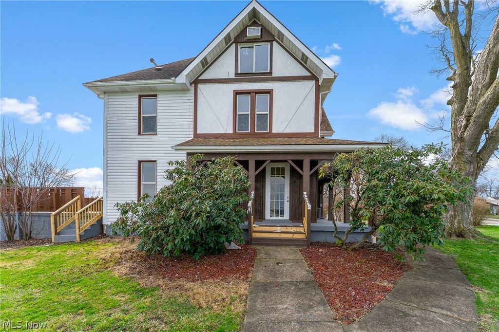 Photo of 563 Geneva Avenue, Struthers, OH 44471 (MLS # 5193970)