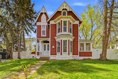 214 N Hambden Street Chardon OH 44024