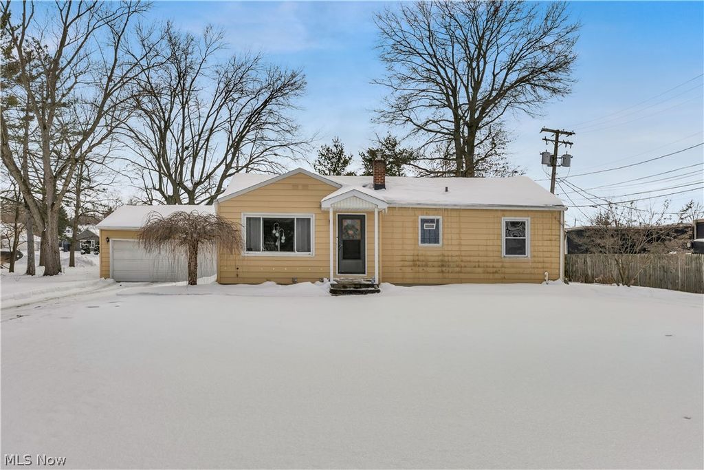 Photo of 46 Ohlin Drive, New Middletown, OH 44442 (MLS # 5183578)