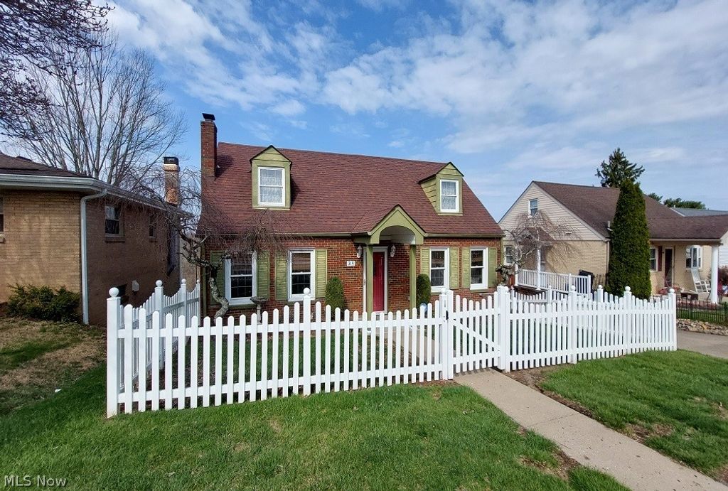 Photo of 319 Westwood Drive, Steubenville, OH 43953 (MLS # 5197974)