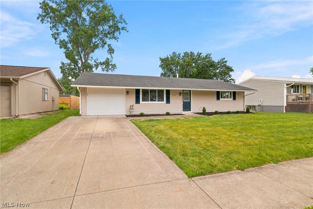 Photo of 1053 Wellfleet Drive, Grafton, OH 44044 (MLS # 5220114)