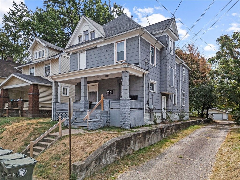 Photo of 1018 9th Street NW #4, Canton, OH 44703 (MLS # 5180618)