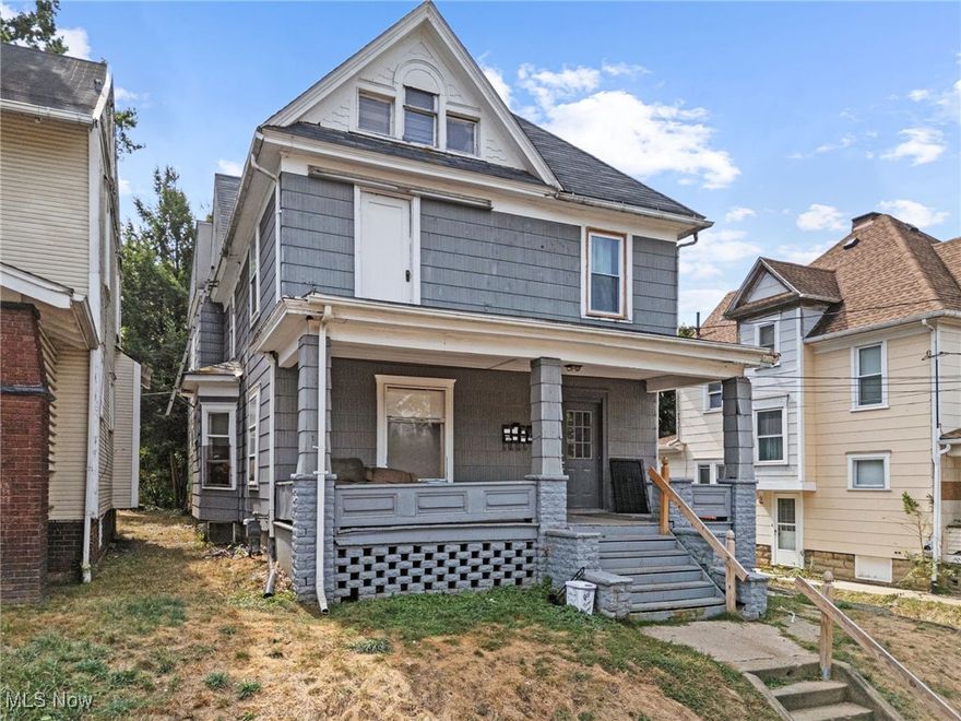 Upstairs studio apartment available!!  Strong rental history, separately metered utilities, and investment upside with potential rent increases. Convenient location near Library, Museum, and Downtown. A great opportunity for seasoned investors or those entering the rental market!