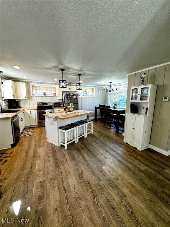 Willowdale Lake - Residential