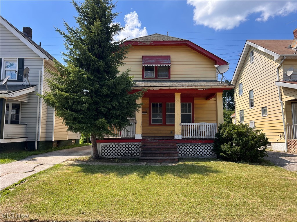 3 beds • 1 bath • Solid bones • Priced to sell and sold as-is—this one is a no-brainer for my East Cleveland investors. You already know the rental numbers make sense out here, and this is your chance to lock in a property with real potential. Don’t wait around… this one is going to move FAST.