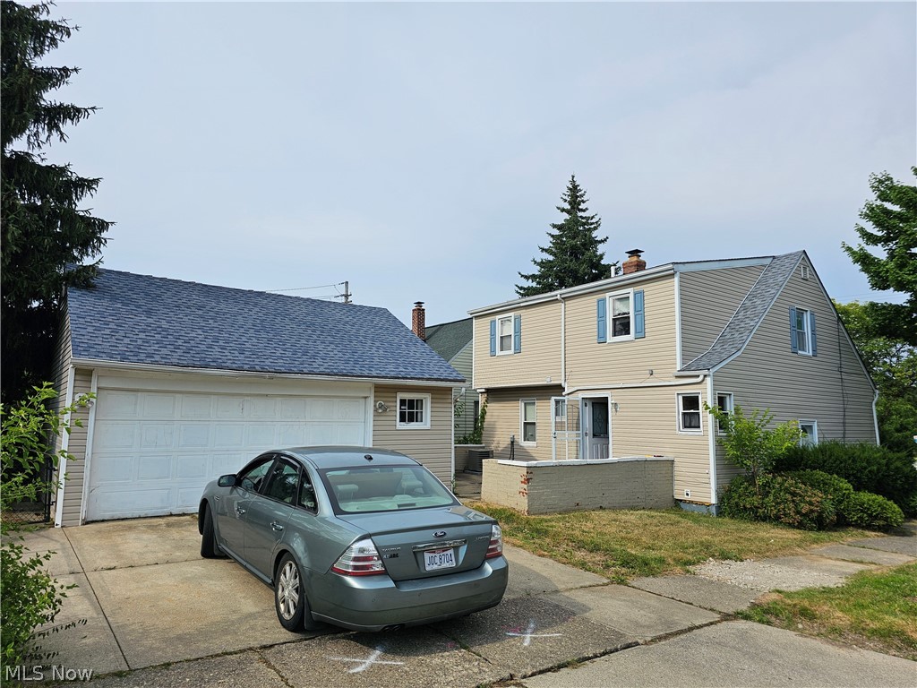 This large, solid colonial has many updates done (roof, siding, and windows, HVAC) is immaculate, and needs your personal touches to make it truly yours. Corner lot! Large concrete patio between house and garage! Finished basement! Fenced backyard!
As you enter the home you will see all the beautiful wood hardwood floors. A master bedroom is on the 1st floor, going up to the 2nd floor there is a large center hall that leads you into 3 bedrooms with ample storage and a full bath. Fully finished basement with another full bathroom is a "bonus level" that you could make into a great living or a great storage space.