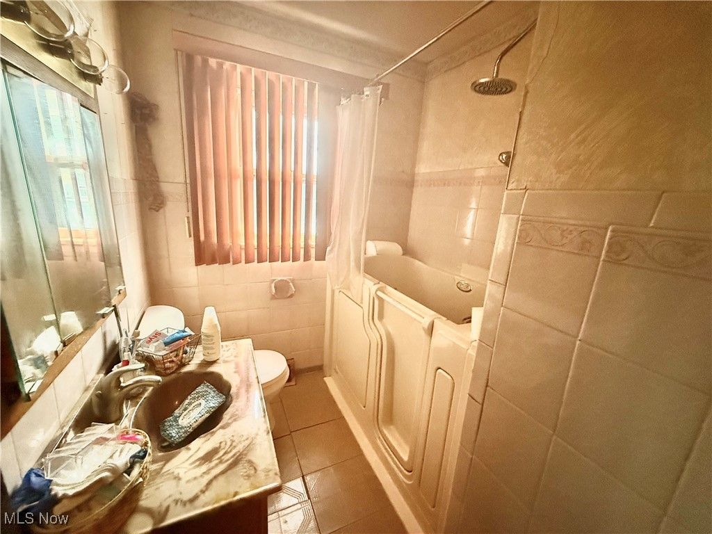 Photo of 826 Woodford Avenue, Youngstown, OH 44511 (MLS # 5184098)