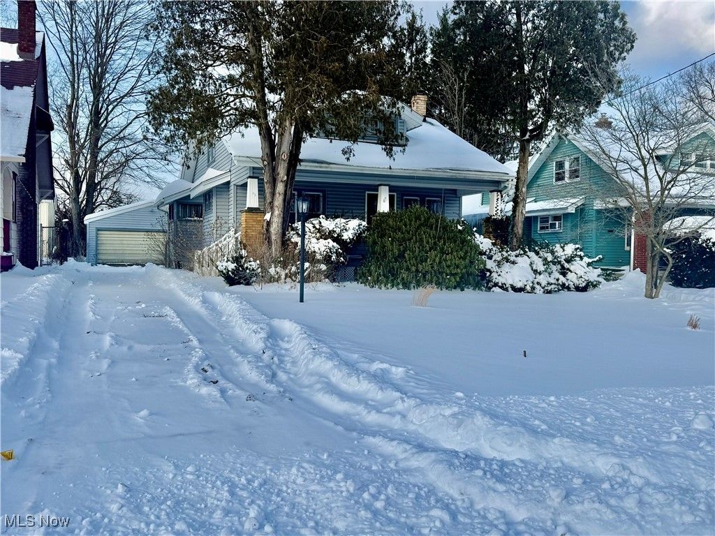 Photo of 826 Woodford Avenue, Youngstown, OH 44511 (MLS # 5184098)