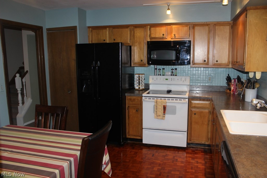 White Oak Drive 06 - Residential