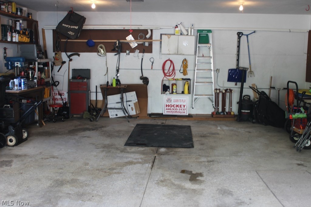 White Oak Drive 06 - Residential