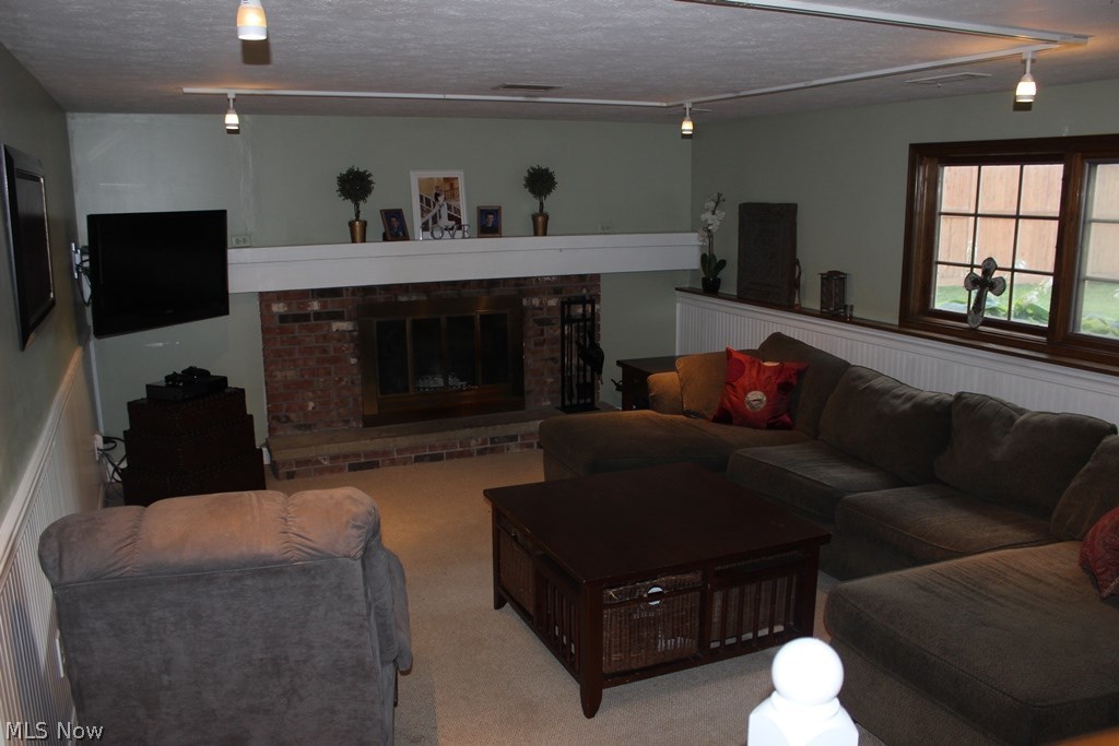 White Oak Drive 06 - Residential