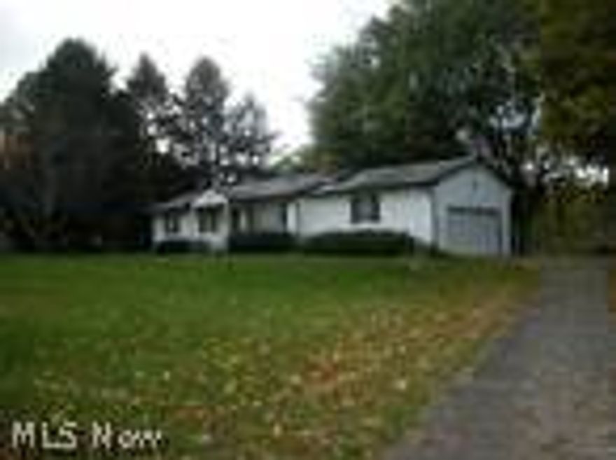 Nice Quiet Area in Rural Fairfield County & close to Ammenties- Golf-Pine Hill, Park- Chestnut Ridge. The Home Is Sold As Is. Has a Oversize 32x24
Building and a Lean In 14x12. It has a Total 6ft Chain Link Fence around the entire Back Yard. The Back Yard has Mature Fruit Trees-Pear & Apple.
New Range and Microwave in 2013.