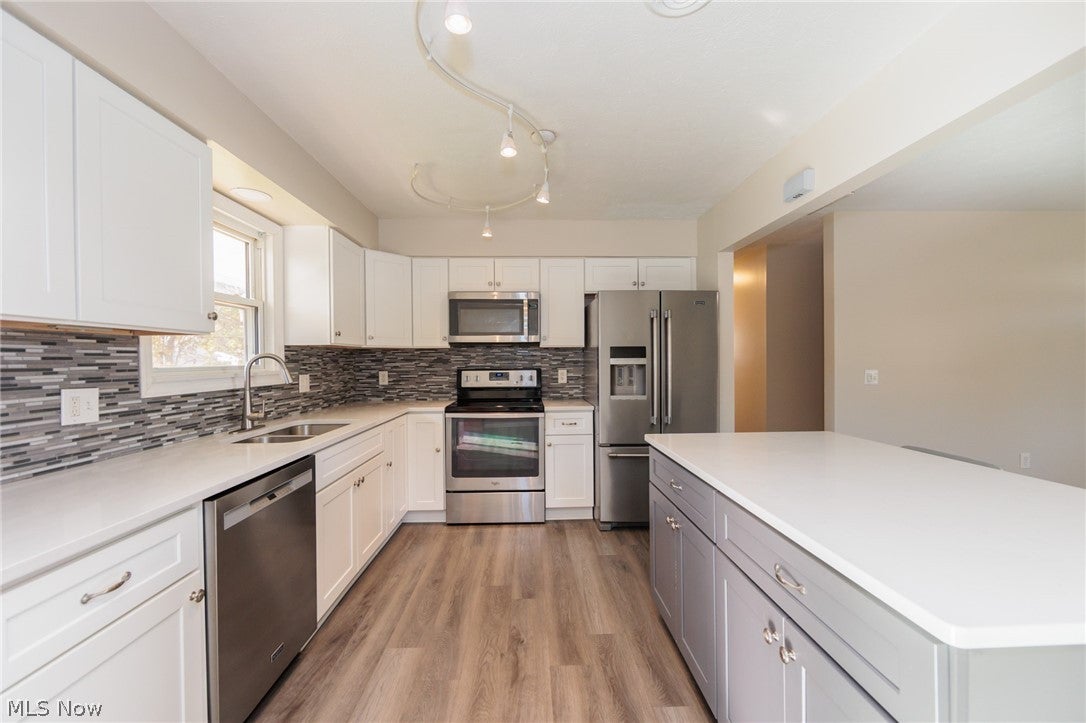 3888 Buckingham