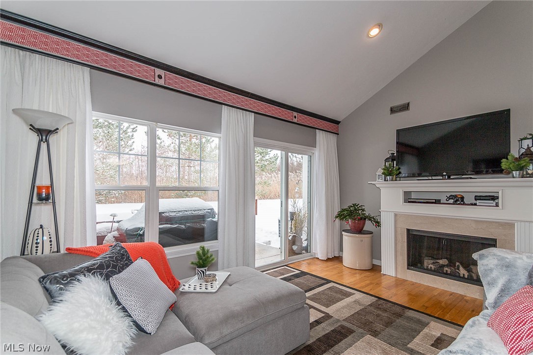 Tradewinds Twnhm Condos - Residential