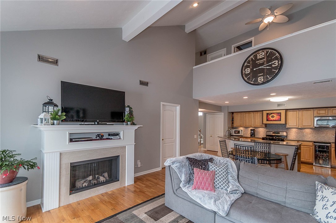 Tradewinds Twnhm Condos - Residential