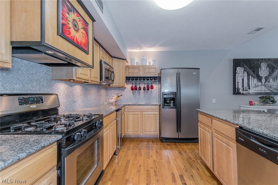 Tradewinds Twnhm Condos - Residential