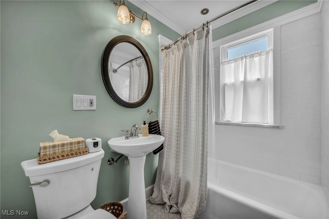 Lakewood, Ohio 44107, United States, 5 Bedrooms Bedrooms, ,3 BathroomsBathrooms,Residential,Active,195885