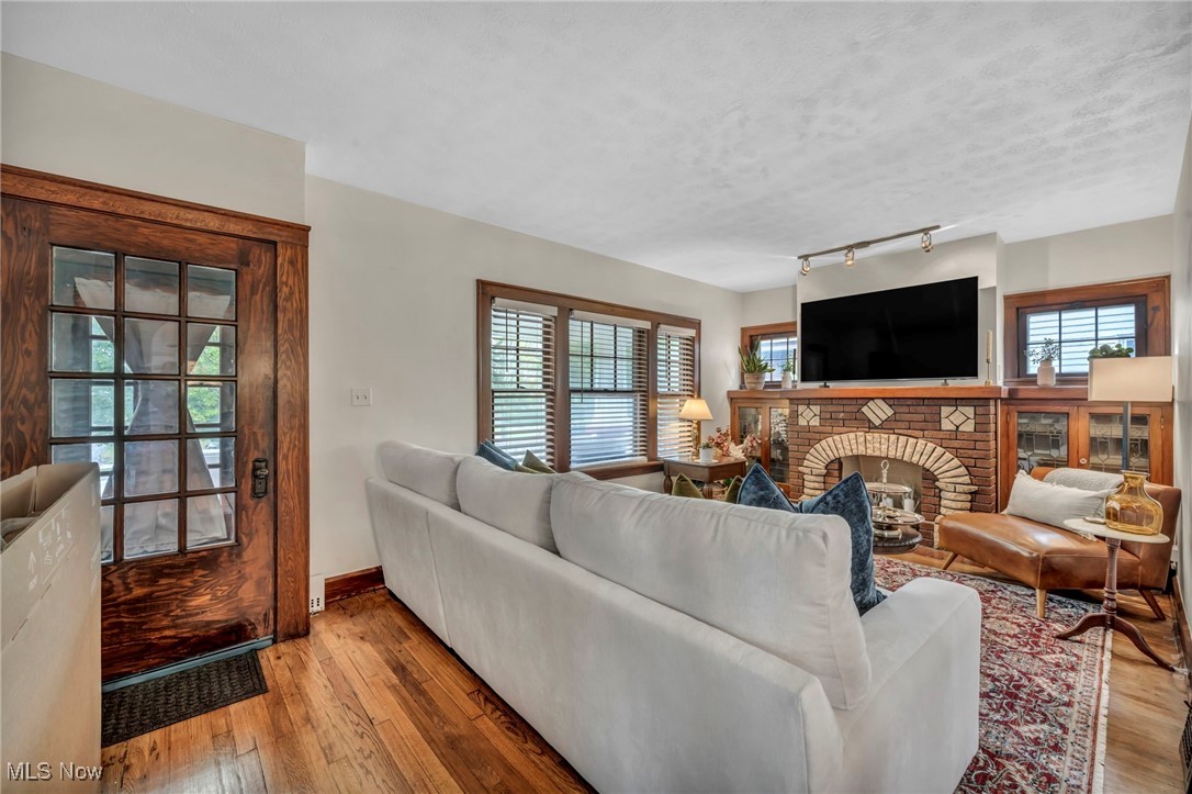 Lakewood, Ohio 44107, United States, 5 Bedrooms Bedrooms, ,3 BathroomsBathrooms,Residential,Active,195885