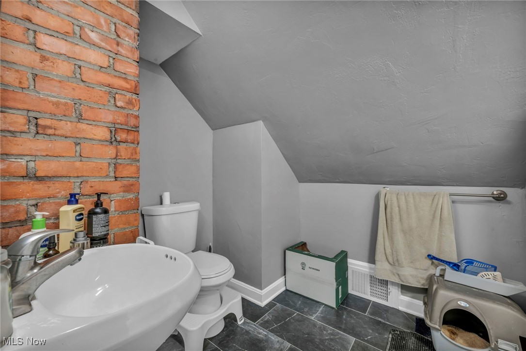 Lakewood, Ohio 44107, United States, 5 Bedrooms Bedrooms, ,3 BathroomsBathrooms,Residential,Active,195885