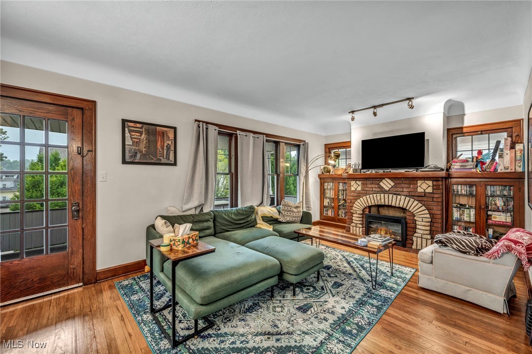 Lakewood, Ohio 44107, United States, 5 Bedrooms Bedrooms, ,3 BathroomsBathrooms,Residential,Active,195885