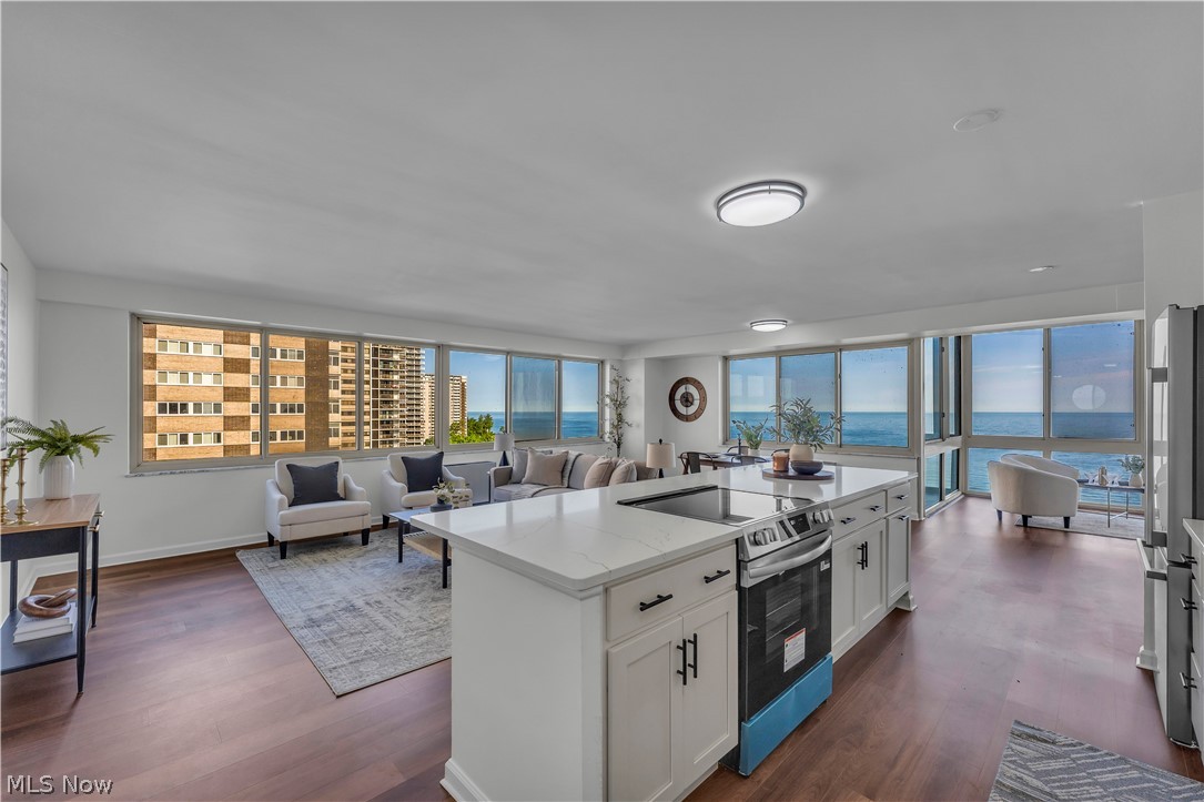 Marine Towers East East - Residential