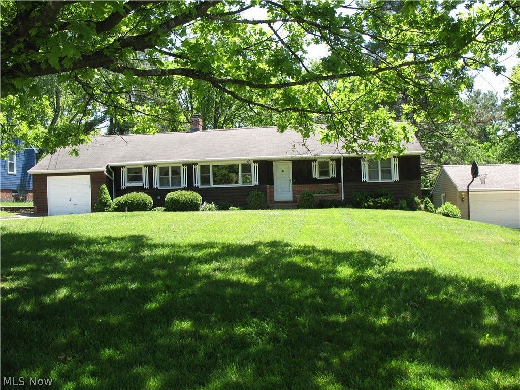 Photo of 7361 Hi View Drive, North Royalton, OH 44133 (MLS # 5215325)