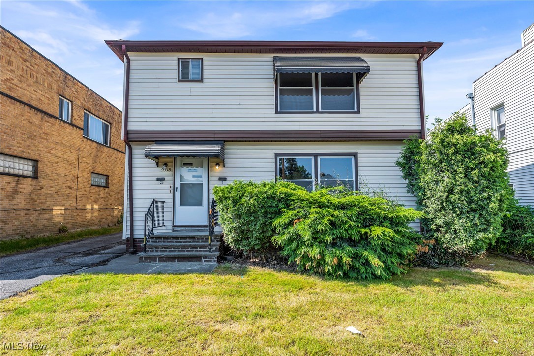9318 Garfield Blvd | UP, Garfield Heights - Spacious 3 bed 1 bath multi-family home! //
$ 1195 rent / $ 1195 deposit //
$55 application fee per adult //
1-2 pets OK in this unit. After application pre-approval, a PetScreening is required for any animals to proceed with one of our properties; a PetScreening affidavit is still required if you have no pets. (Some breed restrictions apply per HUD guidelines). //
NO SMOKING //
1 time $169 non-refundable set up fee paid at lease signing //
$30/month required resident benefit package; can include personal property/liability insurance for an additional $5/month for $35/month total. //
After application Pre-Approval 1 applicant per household application is required to fill out a PetScreening application, before being about to proceed with placing a Reservation Fee for one of our properties. You will receive a pre-approval for your application and in order to proceed, the PetScreening is required. Even if you have NO pets - this application must be filled out. One time, non-refundable pet fee of $250-600 per animal applies to all pets & must be paid before or when you pay your first month rent. (No fee for qualified assistance animals). //
Our application is processed through secure site: Findigs, and they require ID and income verification. Without this, your application will not be processed. They offer 24/7 chat support on their application directly if you have any questions. //
BEDROOMS: 3 //
BATHROOMS: 1 //
APPLIANCES PROVIDED: Dishwasher //
UTILITIES / RESIDENT RESPONSIBILITY: Resident pays gas and electric and is responsible for snow removal. //
Serious inquiries only.