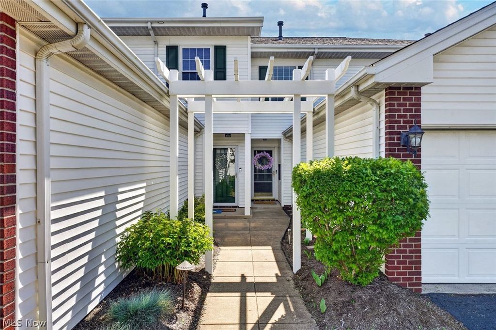 Photo of 6721 Woodruff Court, Cleveland, OH 44130 (MLS # 5199314)