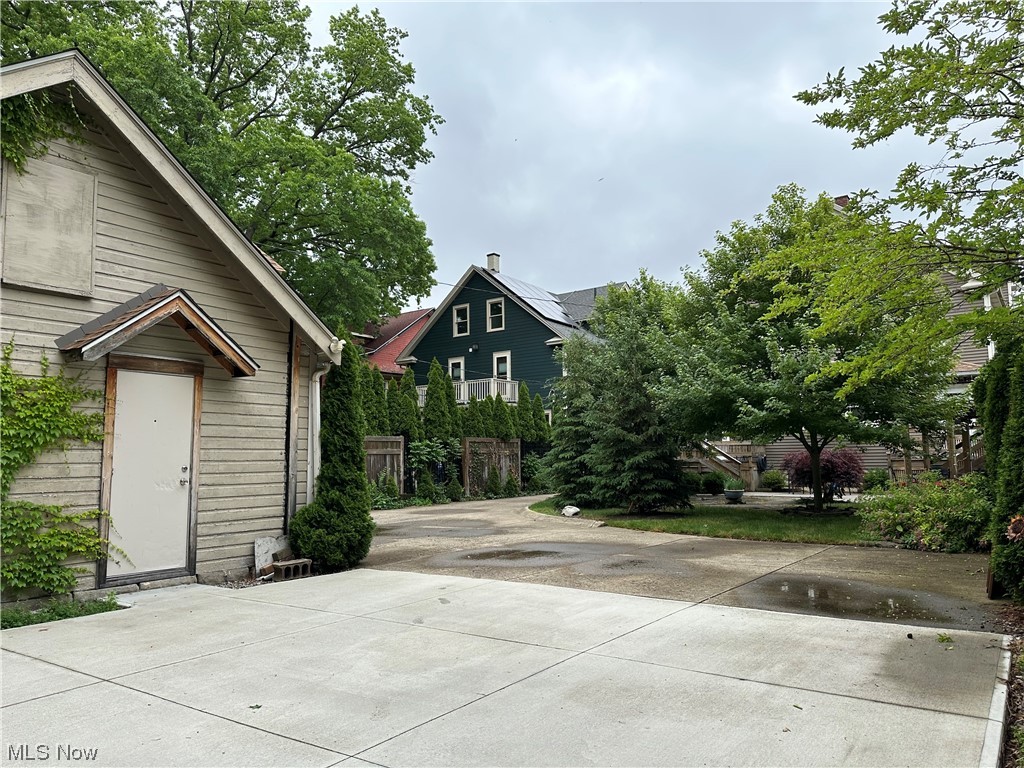 Edgewater Land Co - Residential Income