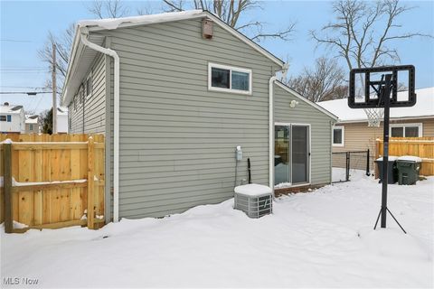 Tiny photo for 213 Paxton Road, Eastlake, OH 44095 (MLS # 5179834)