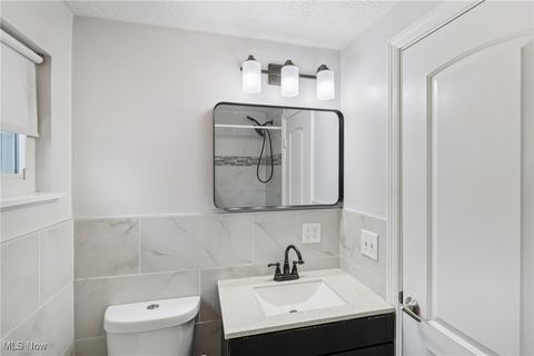 Tiny photo for 213 Paxton Road, Eastlake, OH 44095 (MLS # 5179834)