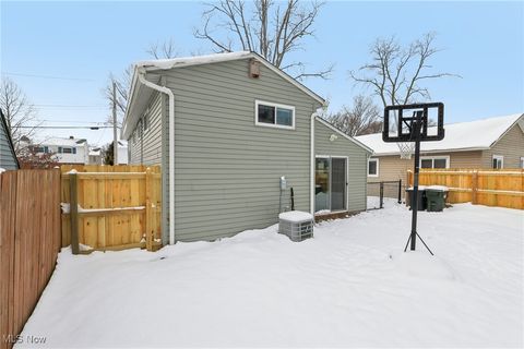 Tiny photo for 213 Paxton Road, Eastlake, OH 44095 (MLS # 5179834)