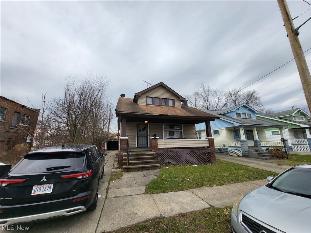 This is a 4 bed 1 bath Cape Cod located just minutes away from Shaker Heights. One of the bedrooms is a tandem so it can be used as a 5 bed. The tenant just left so its easy to see. Prior tenant was section 8 at 1187 a month.