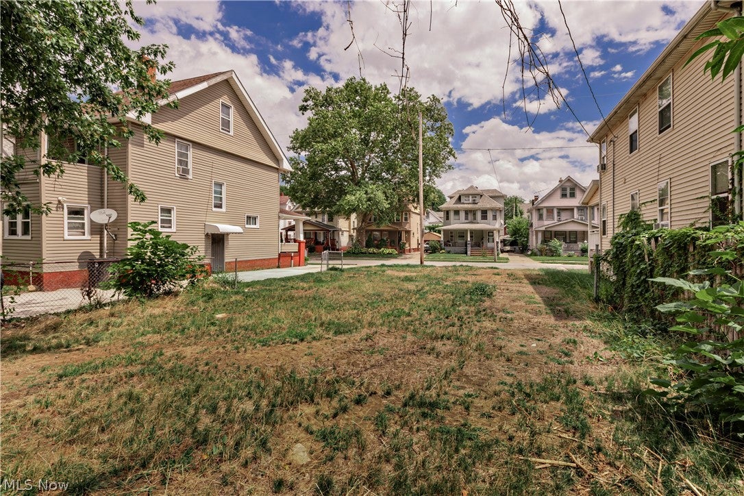 548 E 118th Street