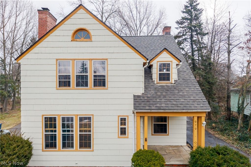 Photo of 979 Oxford Road, Cleveland Heights, OH 44121 (MLS # 5202858)