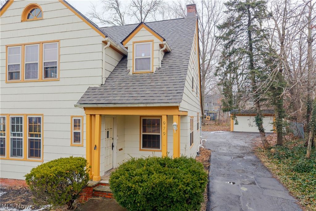 Photo of 979 Oxford Road, Cleveland Heights, OH 44121 (MLS # 5202858)