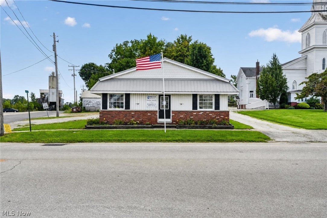 198 E Main St, Andover, OH 44003