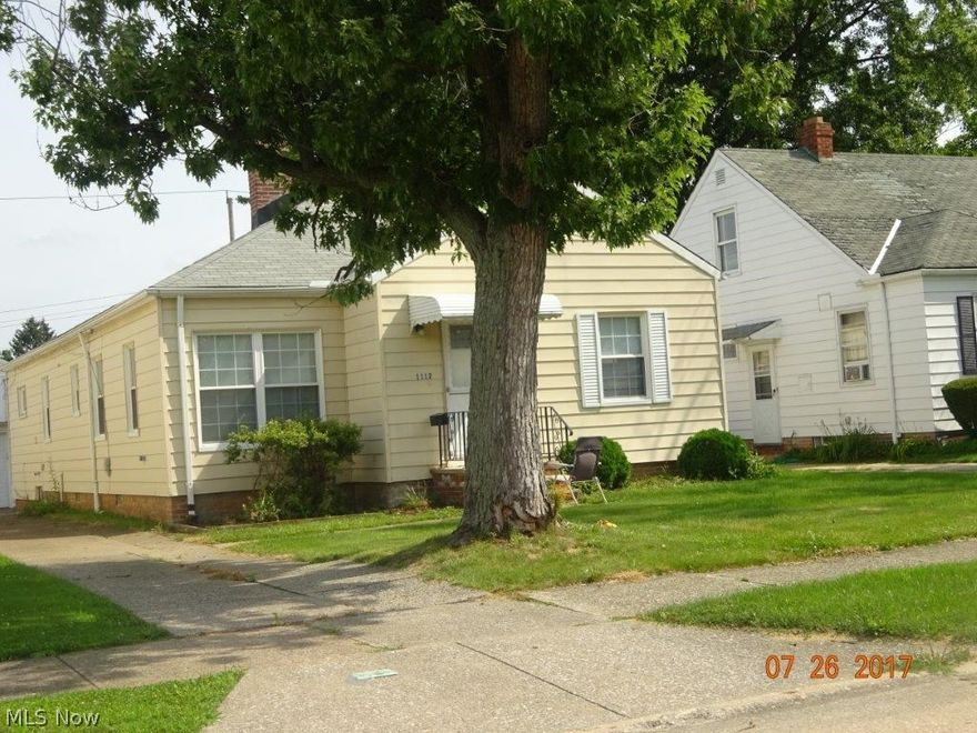 3 bedroom ranch with family room addition. America's Preferred Home Warranty. EZ to show