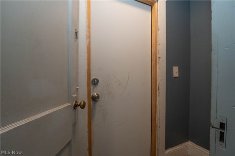 Tiny photo for 557 W Hopocan Avenue, Barberton, OH 44203 (MLS # 5187724)