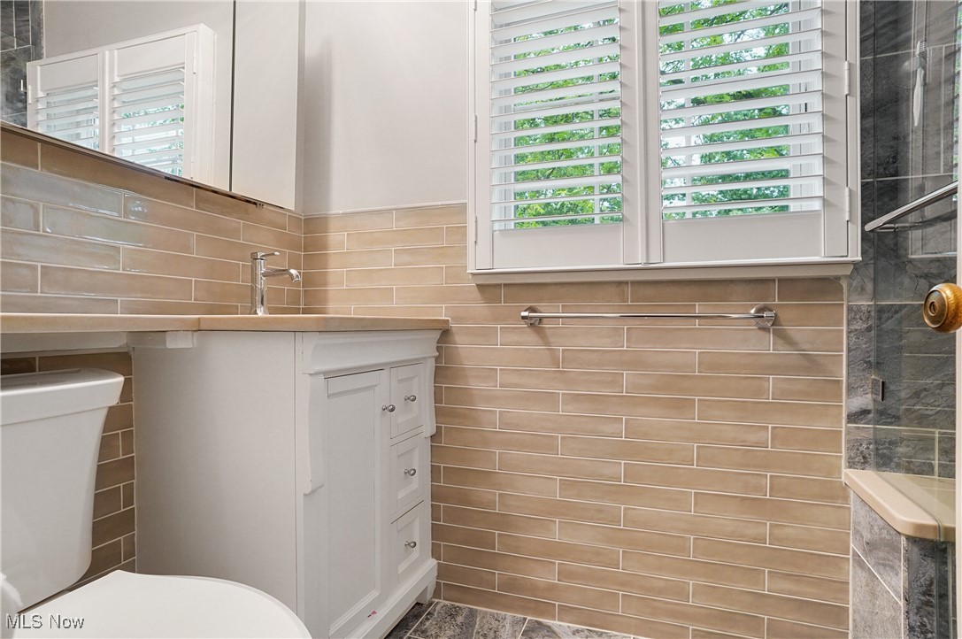 709 Palisades Drive, Akron, Ohio image 37