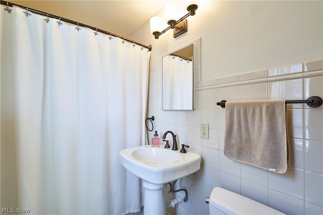 Diplomat Condo - Residential