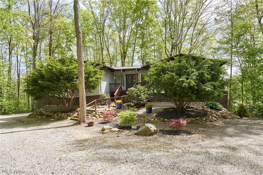 Photo of 873 Old Spring Road, Copley, OH 44321 (MLS # 5209611)