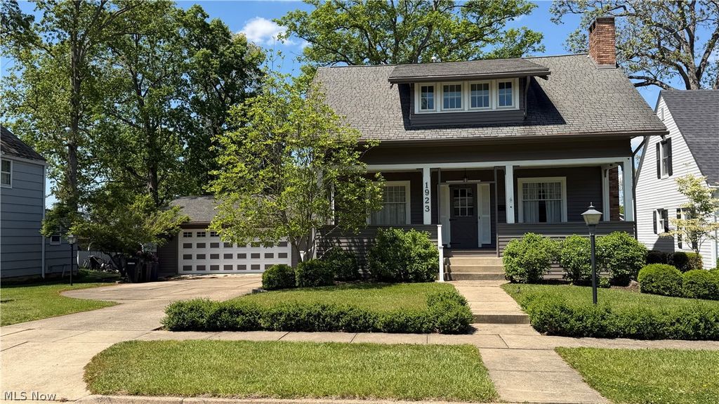 Photo of 1923 Norwood Boulevard, Zanesville, OH 43701 (MLS # 5208066)