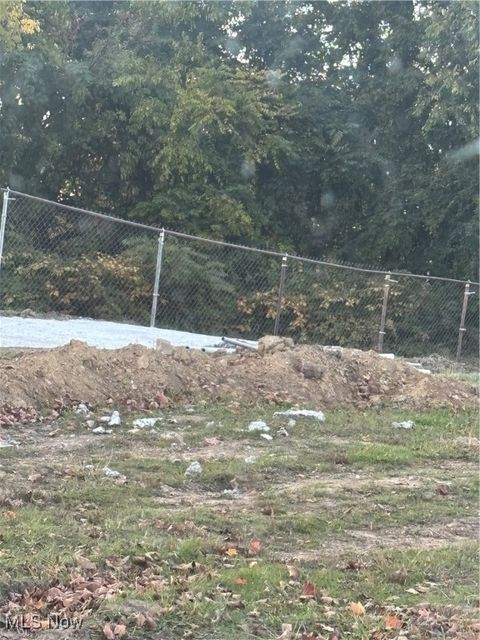 Homes For Sale - 28 W Philadelphia Avenue<br/> Mahoning County, Youngstown, OH 44507