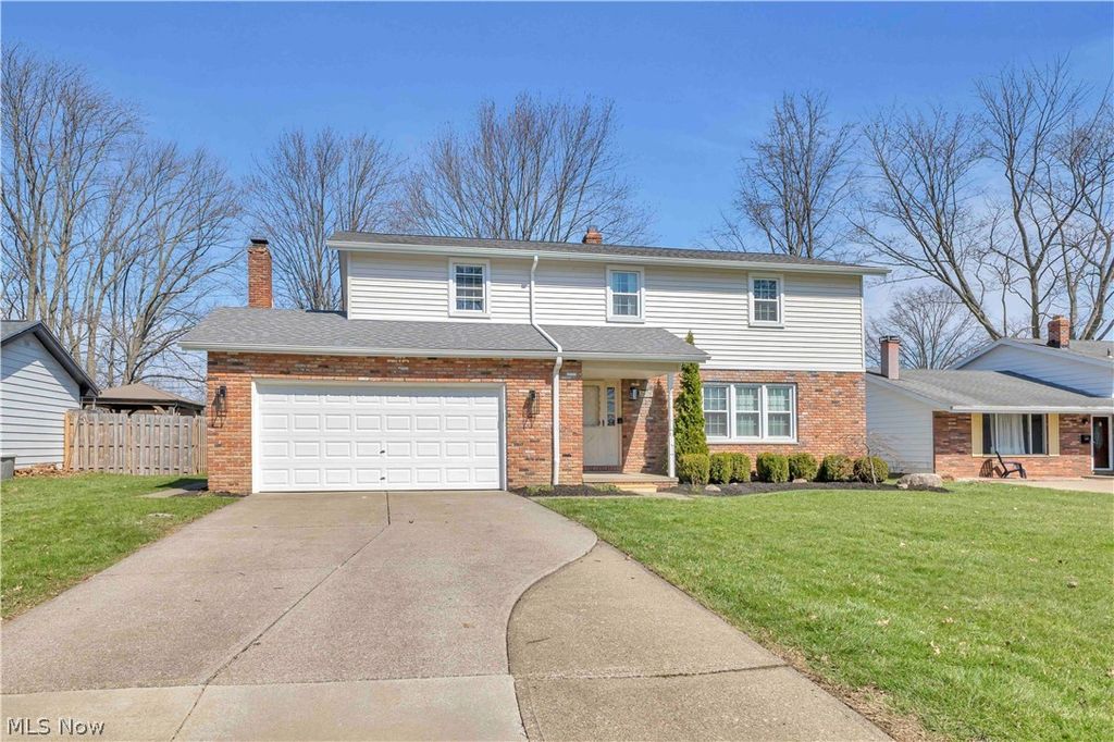 Photo of 26928 Fairfax Ln, North Olmsted, OH 44070 (MLS # 5196514)