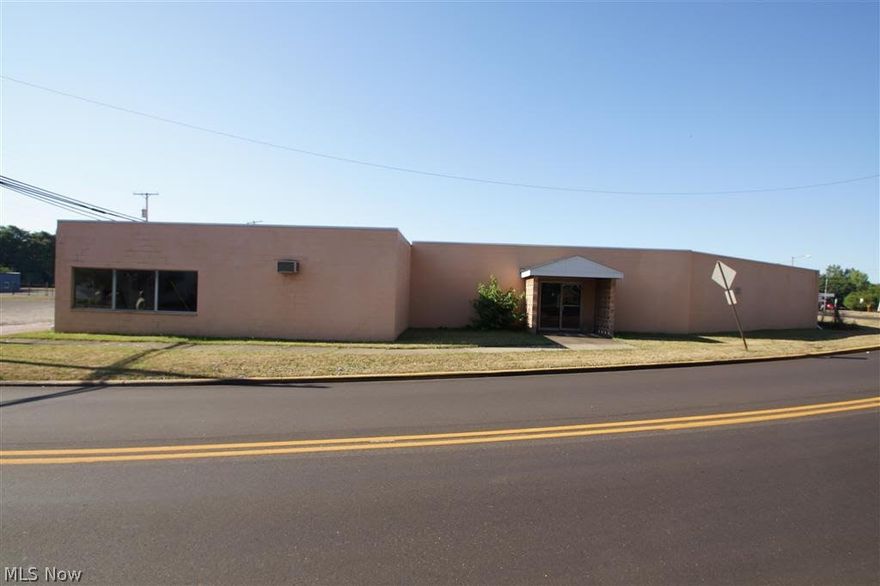 FOR LEASE: $5000 Per Month: 24,000 sf light manufacturing space. Front space has 10' ceilings with one 7 ft. overhead door. Back of space has 16 ft. ceilings with one 14 ft. overhead door. One 5-ton crane with 20' ceiling. 3-phase electric. Security lights. Plenty of parking. Tenant pays for utilities, taxes, insurance and maintenance.