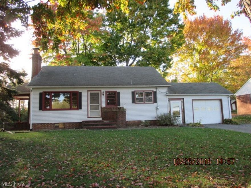 Priced to Sell!!  Located on one acre on the outskirts of Sebring, this ranch style home features a spacious living room with fireplace, kitchen, 3 bedrooms
and full bath. Attached one car garage and full unfinished basement.  Lots of potential to bring this home back to its original beauty!